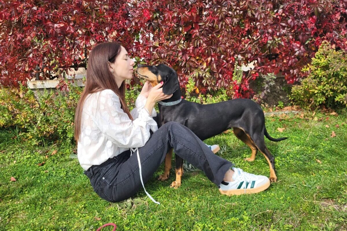Jelena Musikic with her Montenegrin Mountain Hound Rina in the city